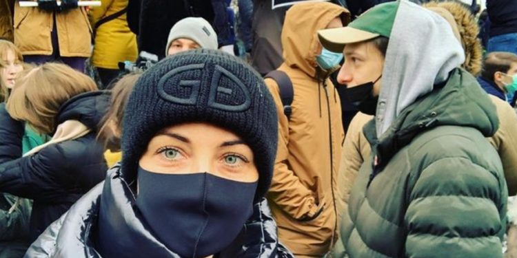 Yulia Navalnaya participando en la protesta por la libertad de su esposo Alexei Navalny en Moscú, antes de su arresto / Foto vía Yulia Navalnaya vía Instagram