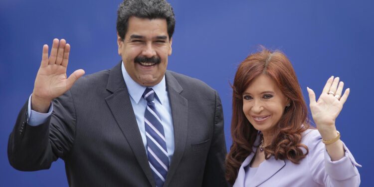 zzzznacp2 NOTICIAS ARGENTINAS PARANÁ ENTRE RIOS, DICIEMBRE 17: La presidenta
Cristina Kirchner recibió esta mañana a sus pares de los países del Mercosur, entre ellos, Nicolás Maduro, presidente de Venezuela,  así dio por iniciada la edición número 47 de la Cumbre de Jefes de Estado del bloque regional. FOTO NA: MARIANO SANCHEZ/ENVIADO ESPECIAL zzzz
