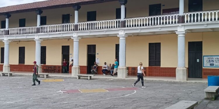 Centro de votación Colegio La Salle, estado Lara / Foto @sntpvenezuela