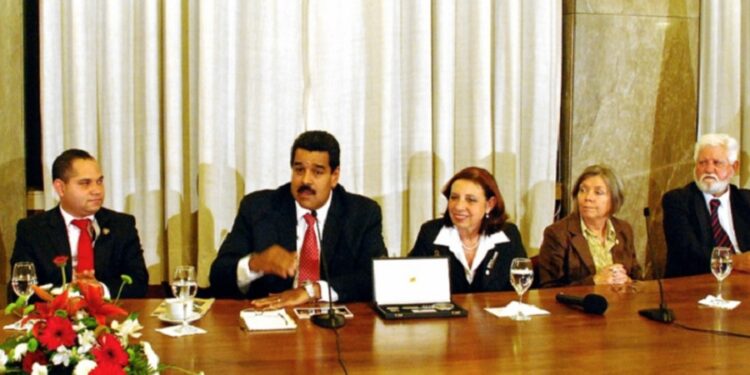 Maduro al recibir las llaves de la ciudad de Montevideo en 2013 / Foto Junta Departamental de Montevideo